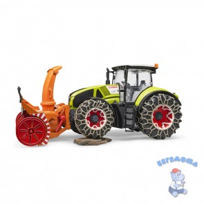 Трактор Claas Axion 950 c цепями и снегоочистителем